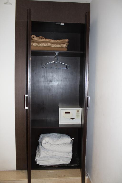 Metropolis Tourist Home Nowe Delhi Zewnętrze zdjęcie